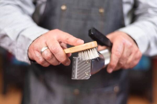 2 how-to-maintain-hair-clippers-at-home