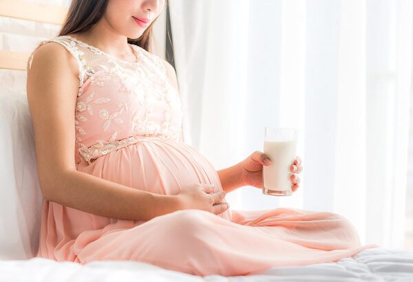 5 drinking-saffron-milk-everyday-benefits-for-pregnancy
