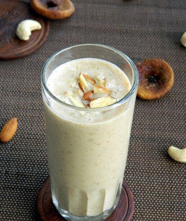 7 a-delicious-dry-fruits-and-nuts-milkshake
