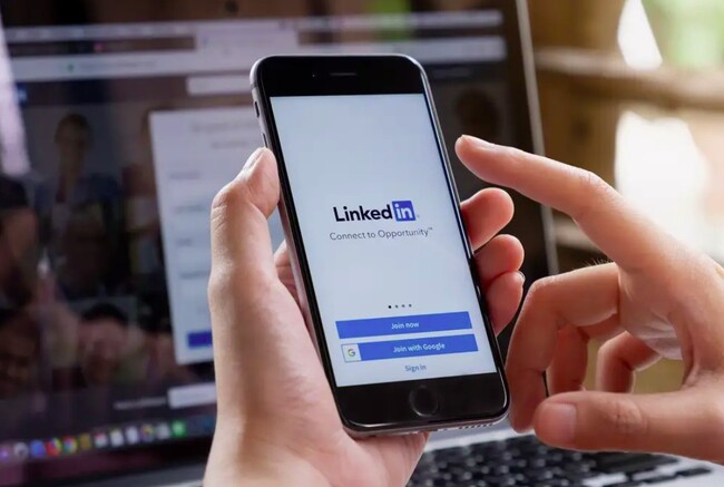 How to cancel LinkedIn Premium on your computer & iPhone ✅