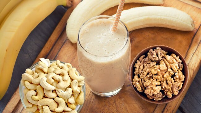 How To Make A Smoothie With Dry Fruits And Dry Nuts