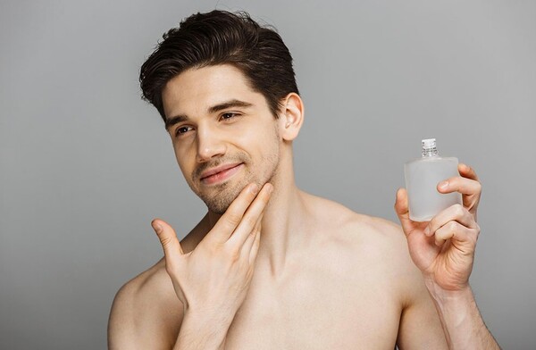 step-7-apply-moisturizer-or-aftershave